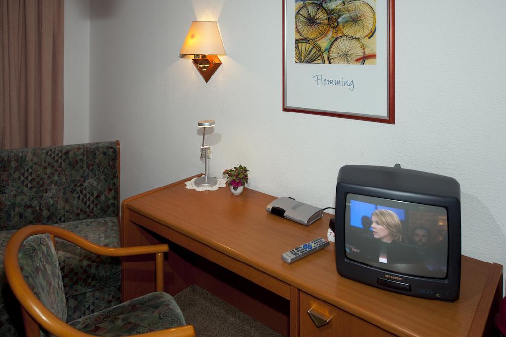 Pension Cafe Suzette Gotha Kamer foto