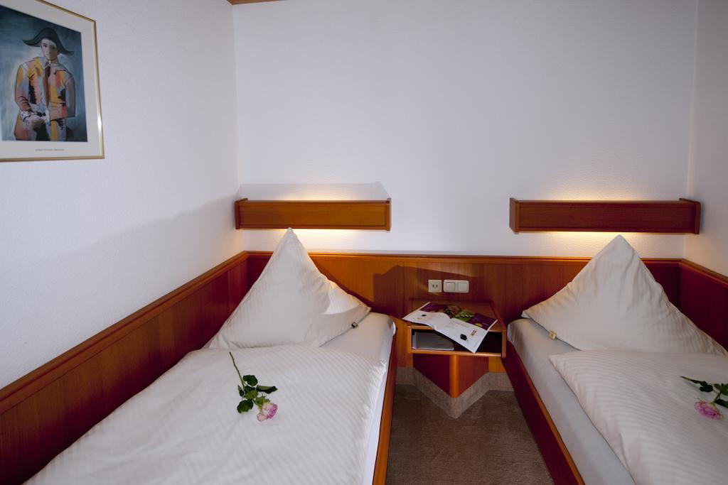 Pension Cafe Suzette Gotha Kamer foto