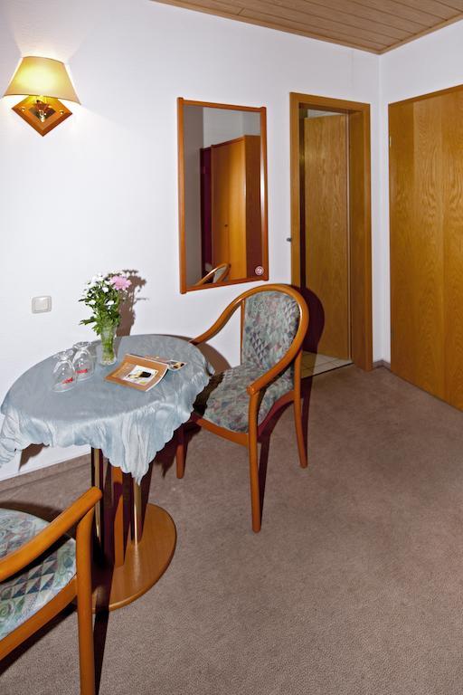 Pension Cafe Suzette Gotha Kamer foto